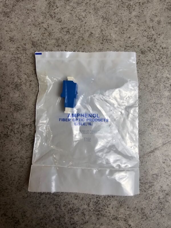 10-1061.jpg Amphenol LC Duplex Fiber Optic Adapter – SM, Ceramic Sleeve