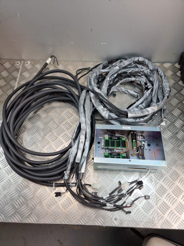 10-1073.jpg Shincron I/O Interface Control Module with Omron DRT2 & Cables – Made in Japan