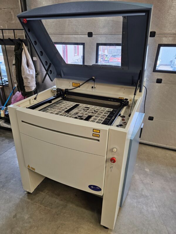 10-110.jpg SEI Eureka 606 30W Laser Engraver Cutter System β Industrial CO2 Laser