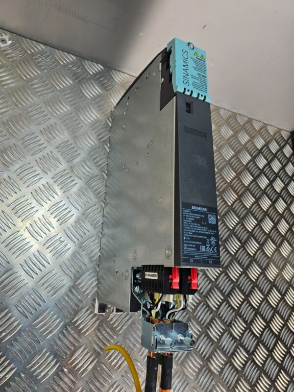 10-1105.jpg Siemens SINAMICS Double Motor Module 2x5A 6SL3120-2TE15-0AD0