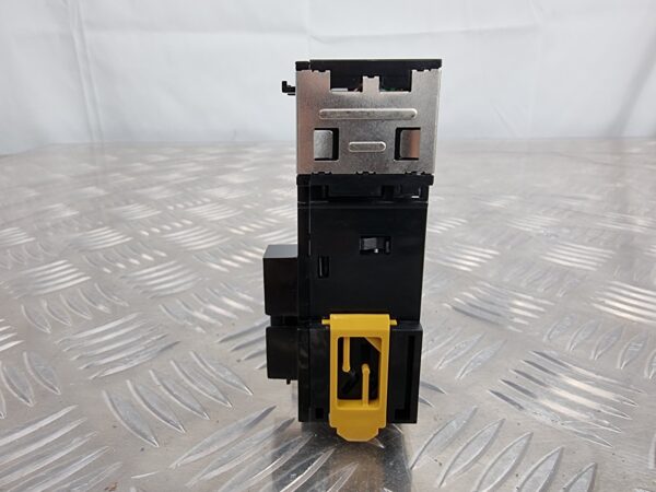 10-1147.jpg Omron CJ2M-CPU15 CPU (Central Processing Unit)