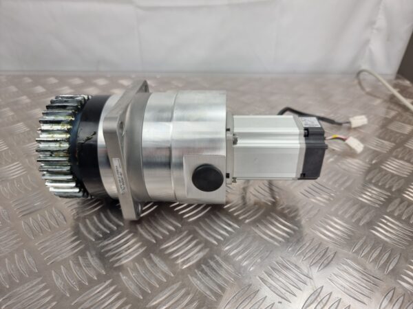 10-1152.jpg Omron R88M-G40030H Servo Drive With HPG-32A-21