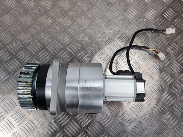 10-1153.jpg Omron R88M-G40030H Servo Drive With HPG-32A-21