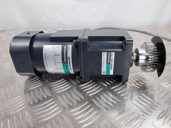 10-1159.jpg ORIENTAL MOTOR 5IK90GU-SW GEAR HEAD 5GU180KBH