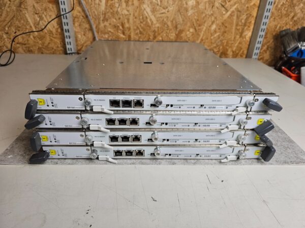 10-1302.jpg Juniper RE-S-1800X4 Routing Engine w/ SATA SSD for MX Series