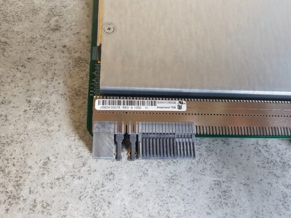 10-1325.jpg Juniper MX-MPC2-3D w/ MIC-3D-40GE-TX-C 40x 1GbE RJ-45 Line Card