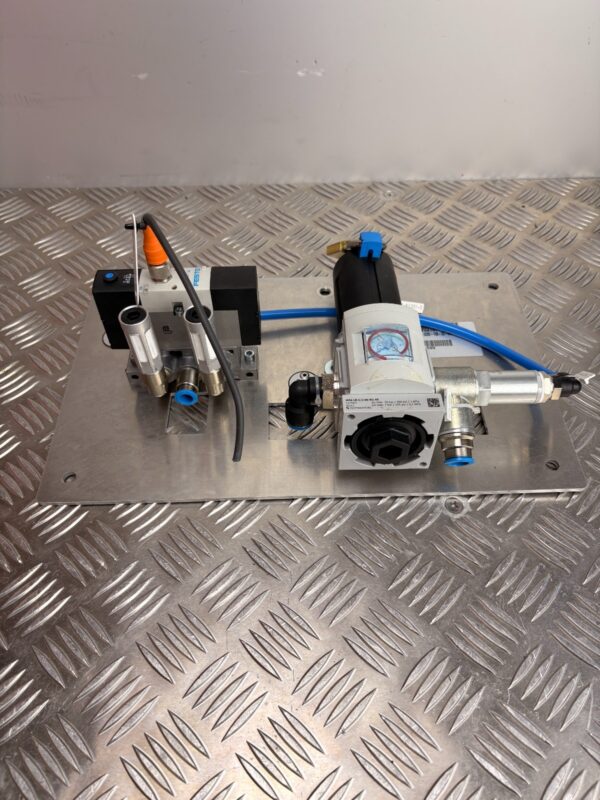 10-1335.jpg Festo MS6-LR-1/2-D6-RG-AS Pneumatic Air Regulator + Solenoid Valve Assembly Unit