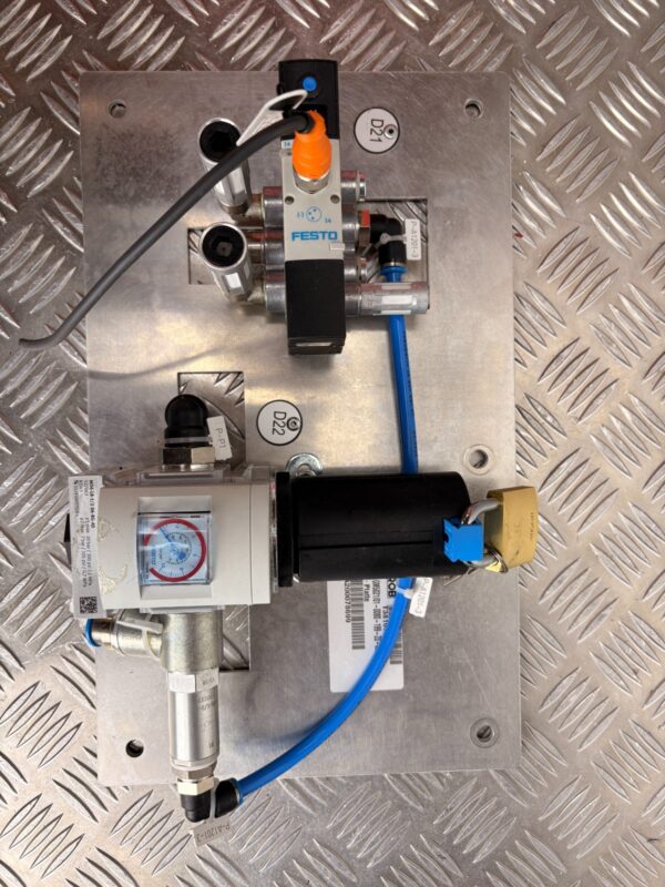 10-1338.jpg Festo MS6-LR-1/2-D6-RG-AS Pneumatic Air Regulator + Solenoid Valve Assembly Unit