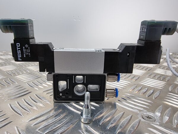 10-137.jpg FESTO MEH-5-3G-5,0-B VALVE with Festo AW-ME1-8 connection plate