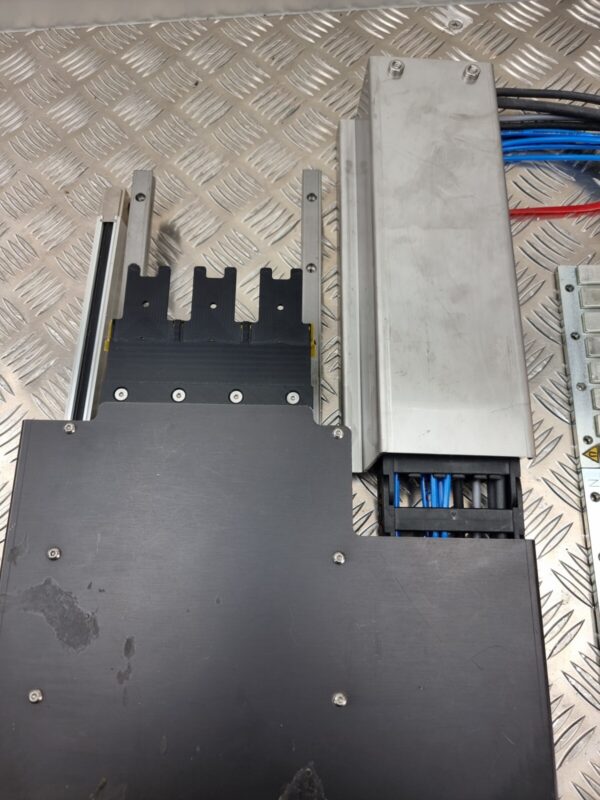 10-142.jpg IDAM MP015536 Linear Motor with Heidenhain LC483 10nm Glass Scale – 270mm Travel