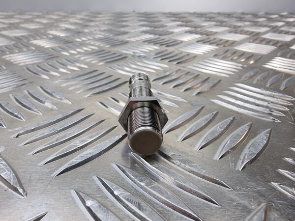 10-151.jpg IFM KF5001 Capacitive Proximity Sensor