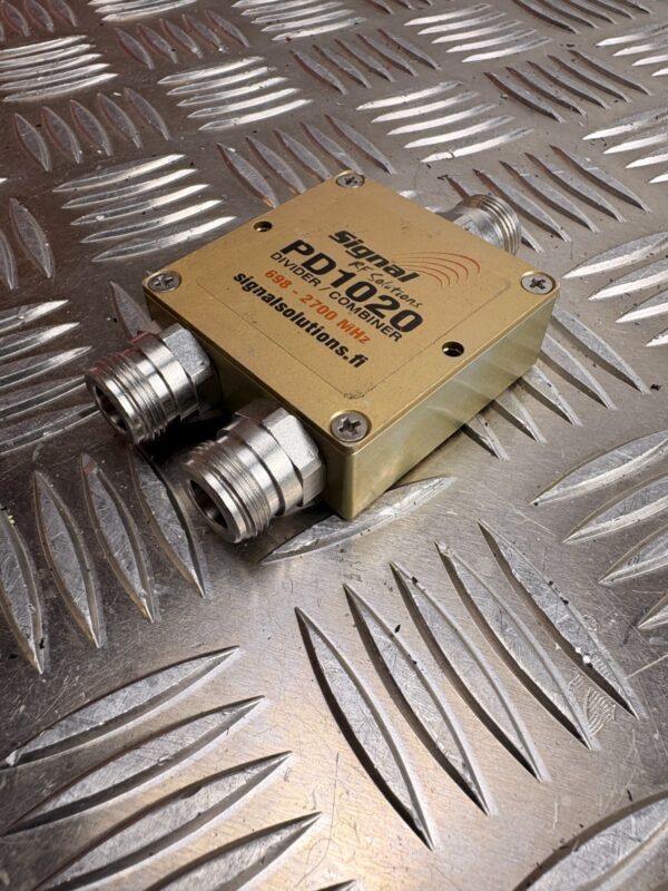 10-1535.jpg Signal RF Solutions PD1020 Divider Combiner 698-2700 MHz RF Power Splitter