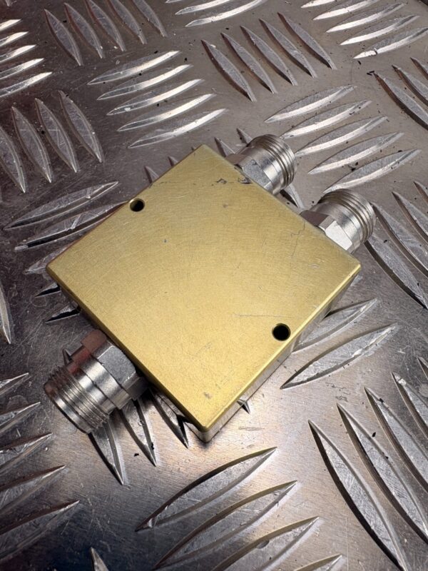 10-1538.jpg Signal RF Solutions PD1020 Divider Combiner 698-2700 MHz RF Power Splitter