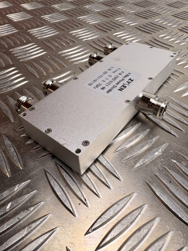 10-1559.jpg ZYSEN ZSPD-0727-4N 4 Way Power Divider 0.7–2.7GHz RF Splitter N Type