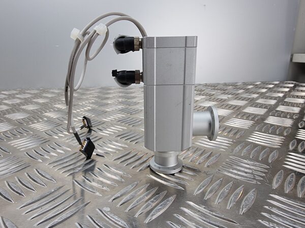 SMC High Vacuum Angle Valve, Pneumatic XLG-16