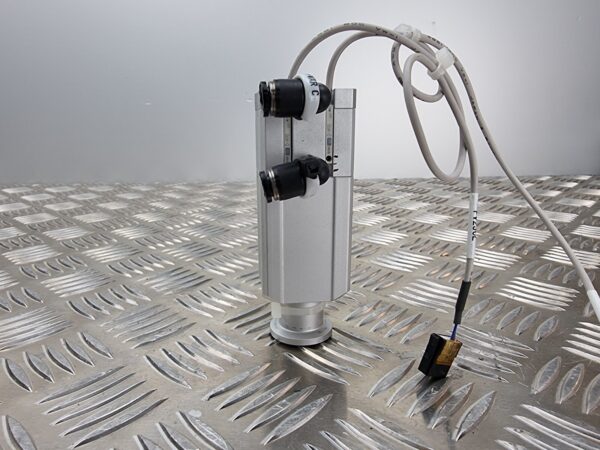 SMC High Vacuum Angle Valve, Pneumatic XLG-16