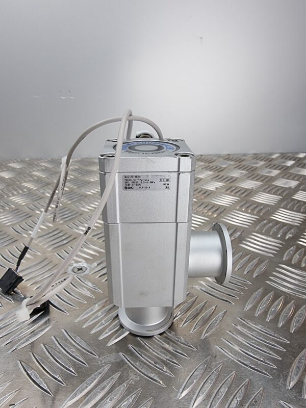 10-1652.jpg SMC XLG-25 High Vacuum Corner Valve