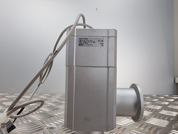 10-1653.jpg SMC XLG-25 High Vacuum Corner Valve