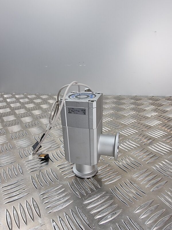 10-1654.jpg SMC XLG-25 High Vacuum Corner Valve