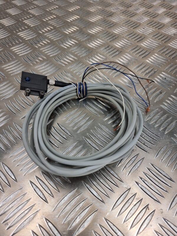10-1873.jpg One piece. Ifm electronic reflective light barrier OJ5114