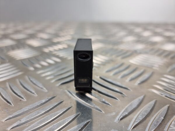 10-1875.jpg One piece. Ifm electronic reflective light barrier OJ5114