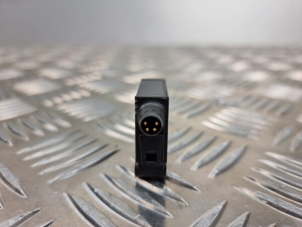 10-1877.jpg One piece. Ifm electronic reflective light barrier OJ5114