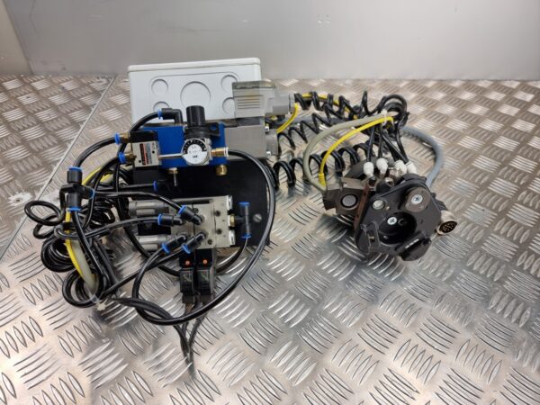 10-1879.jpg Applied Robotics QS-100 QuickSTOP Collision Sensor + Festo Pneumatic Module