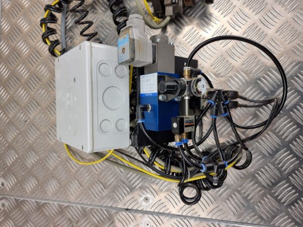 10-1880.jpg Applied Robotics QS-100 QuickSTOP Collision Sensor + Festo Pneumatic Module