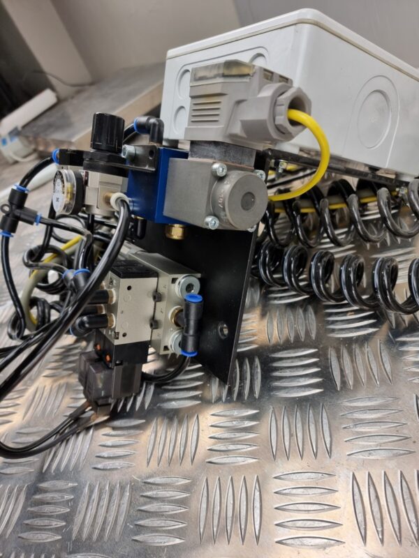 10-1886.jpg Applied Robotics QS-100 QuickSTOP Collision Sensor + Festo Pneumatic Module