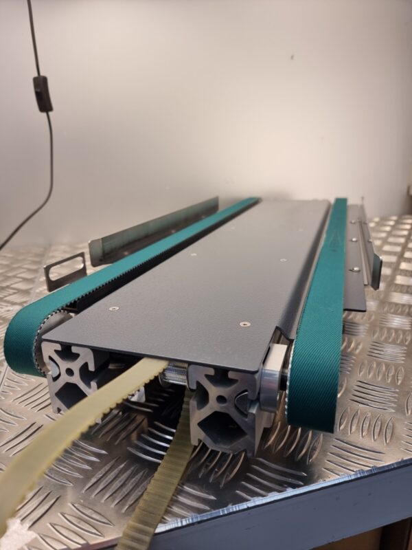 10-189.jpg Toothed belt conveyor lenght 81cm, width 23cm