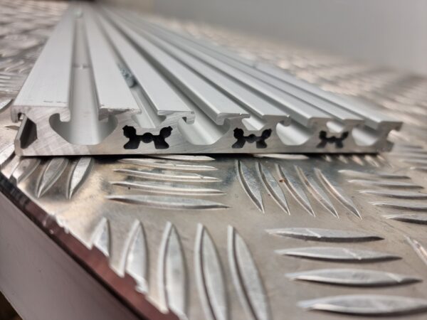 10-1900.jpg One piece. T slot fixture plate 42 x 16 cm, aluminum, t-track, metalworking