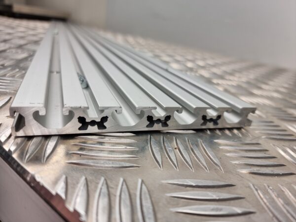 10-1906.jpg One piece. T slot fixture plate 125 x 16 cm, aluminum, t-track, metalworking