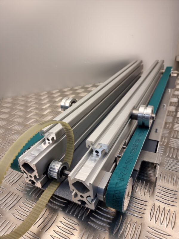 10-192.jpg Toothed belt conveyor lenght 81cm, width 23cm
