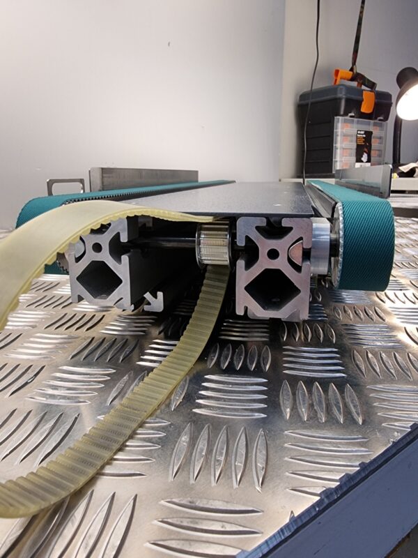 10-194.jpg Toothed belt conveyor lenght 99cm, width 23cm