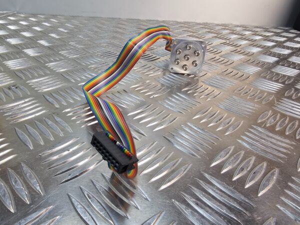 10-1994.jpg Radiall R573 413 610 RF Coaxial Switch 0-18 GHz SP8T