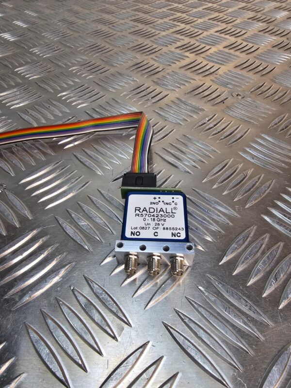 10-2006.jpg Radiall R585423400 RF Coaxial Switch 0-18 GHz SMA