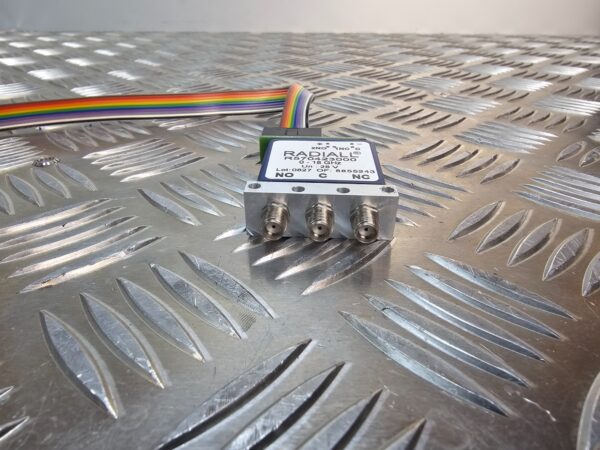 10-2007.jpg Radiall R585423400 RF Coaxial Switch 0-18 GHz SMA