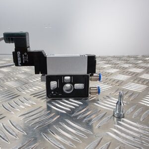 10-211.jpg FESTO MEH-5-3G-5,0-B VALVE with Festo AW-ME1-8 connection plate