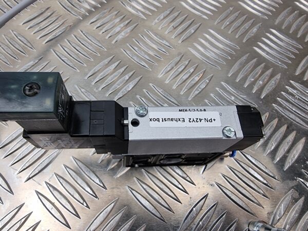 10-212.jpg FESTO MEH-5-3G-5,0-B VALVE with Festo AW-ME1-8 connection plate
