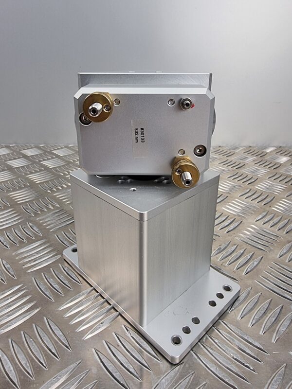 10-2122.jpg Innolas Laser Mirror w Mount, 532nm