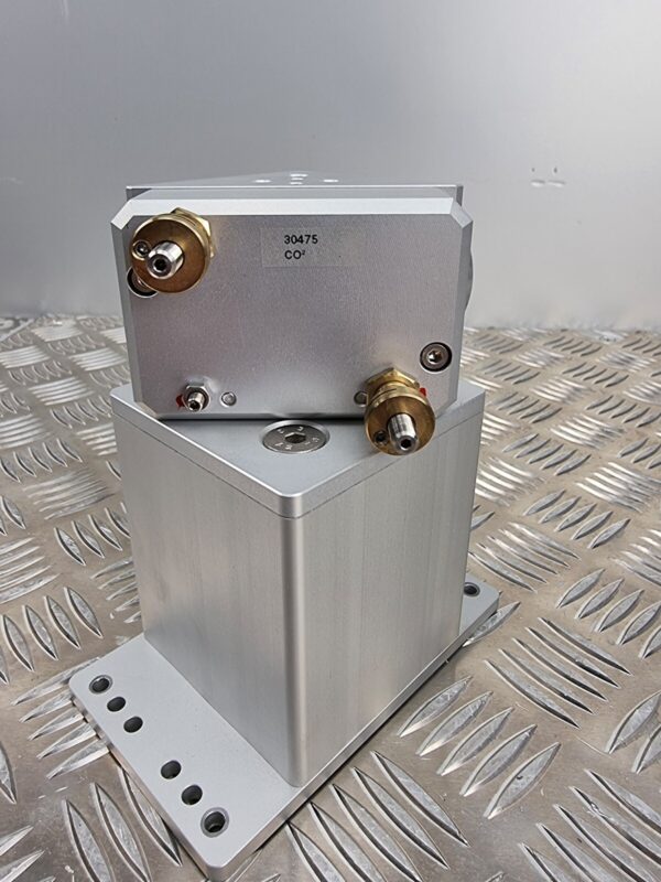 10-2126.jpg Innolas Laser Mirror w Mount, CO2 left
