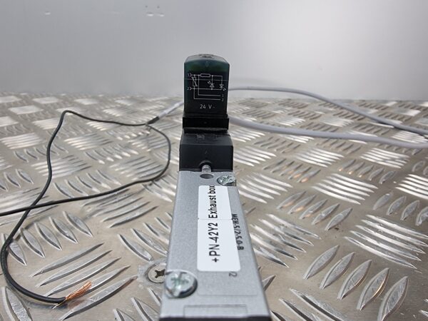 10-213.jpg FESTO MEH-5-3G-5,0-B VALVE with Festo AW-ME1-8 connection plate