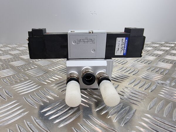 10-2136.jpg KOGANEI SOLENOID VALVE A243-4E2-25-PS-L