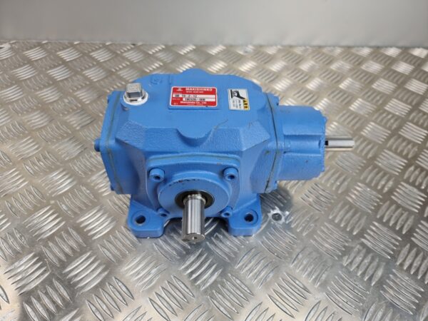 10-2141.jpg Makishinko SB19-2-12 Right Angle Bevel Gearbox 1- 2 Ratio
