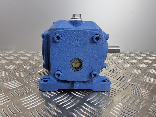 10-2143.jpg Makishinko SB19-2-12 Right Angle Bevel Gearbox 1- 2 Ratio