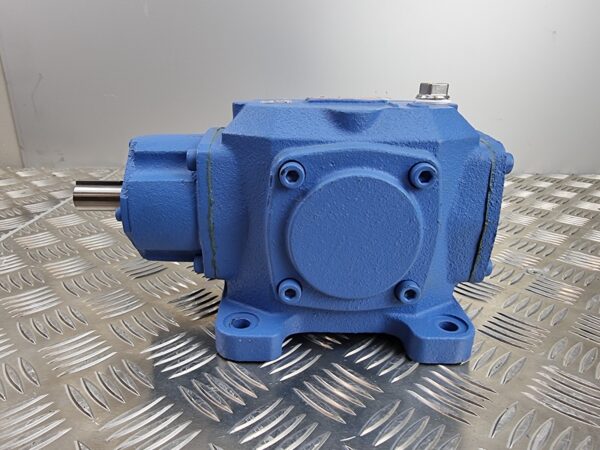 10-2144.jpg Makishinko SB19-2-12 Right Angle Bevel Gearbox 1- 2 Ratio