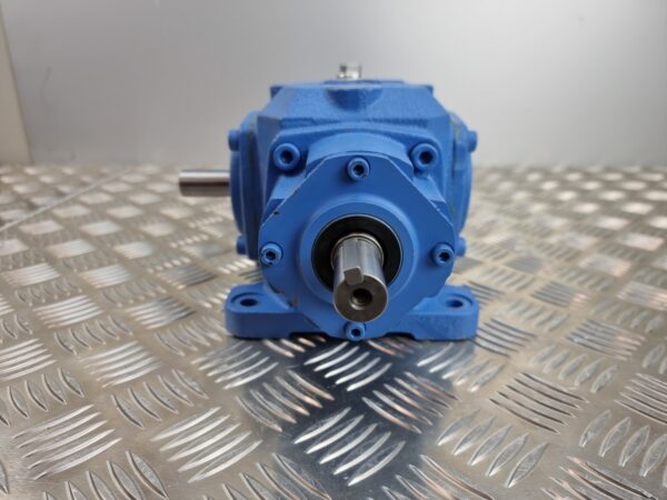 10-2145.jpg Makishinko SB19-2-12 Right Angle Bevel Gearbox 1- 2 Ratio