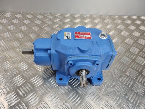 10-2147.jpg Makishinko SB19-2-13 Bevel Gearbox 1- 2 Ratio