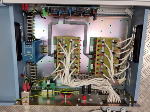 10-2235.jpg Finero FST-150 relay matrix