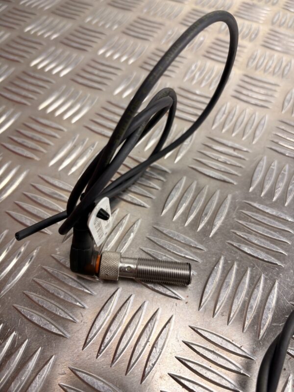 10-2297.jpg Balluff BES M12MI-PSC40B-S04G Inductive Proximity Sensor M12 Thread 4-Pin Cable